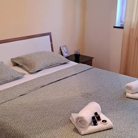 By Didi 4u2stay Apartman *